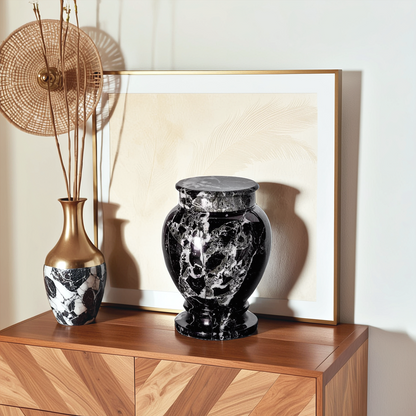 SU 6781 Marmeren urn